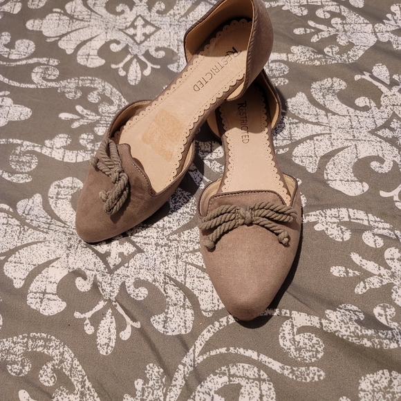 Women's Flats Slip on Shoe NWOT - Picture 2 of 2